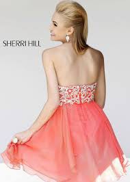 Avril Lavigne est toujours jolie en restant sexi